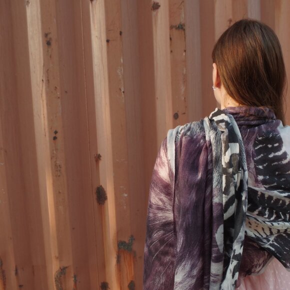 Beautiful Chiffon Feathered 100% Wool - Picture 7 of 7